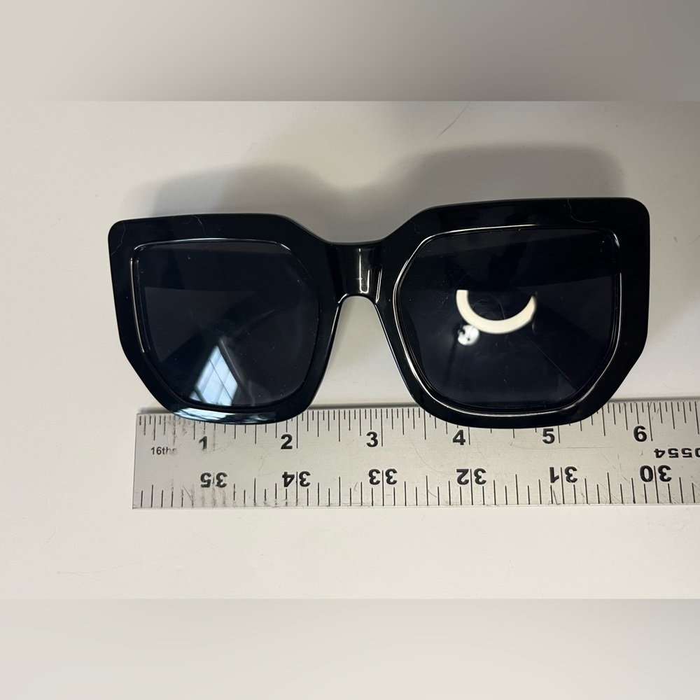 Retro Oversized Square Frame Sunglasses Black Silver Tone Tiger Embellishment - Picture 10 of 11